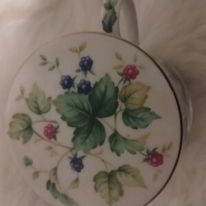 VINTAGE Raspberry & Blackberry LooseLeaf insertTeaStrainer Lidded Mug Japan COPY